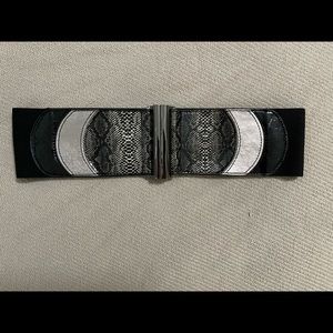 Bebe thick waist belt m/l snake skin stretchy